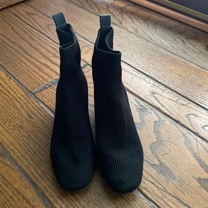Comfy Everlane Glove Boots in Black